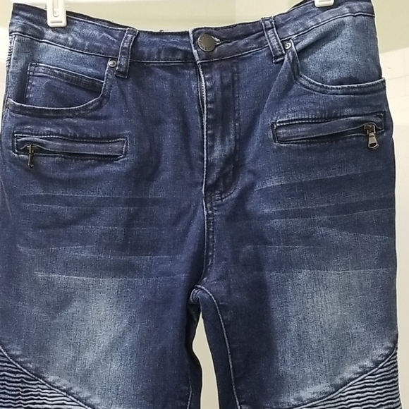 Jeans - Picture 2 of 6